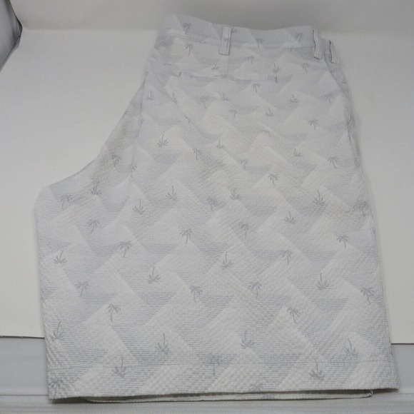PGA Tour Mens Shorts Tropical Palm Trees Golf Size 42 Stretch - Picture 2 of 6